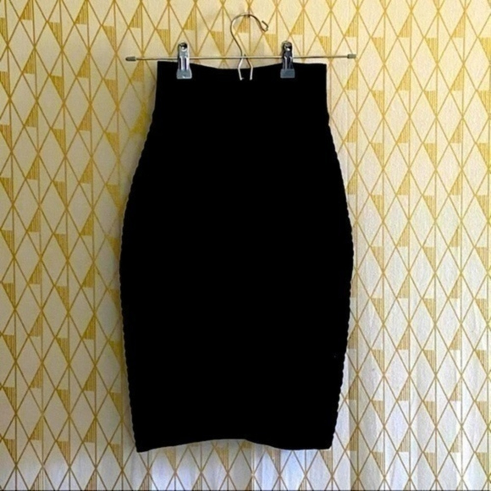 Ribbed knit midi skirt​
